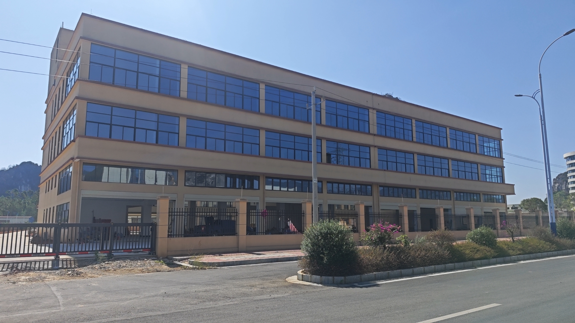 灵川县 桂林高铁经济产业园标准厂房(二期)建设工程B标段项目 2台